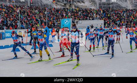 Oberhof, Deutschland. Januar 2024. Frauen-Staffel beim Start, 07.01.2024, Oberhof (Deutschland), IBU World Cup Biathlon Oberhof 2024 Credit: dpa/Alamy Live News Stockfoto