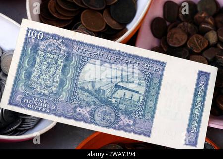 Seltene indische Vintage-Währung, Ein Hintergrund alter indischer Vintage-Geldscheine. Stockfoto