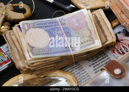 Seltene indische Vintage-Währung, Ein Hintergrund alter indischer Vintage-Geldscheine. Stockfoto