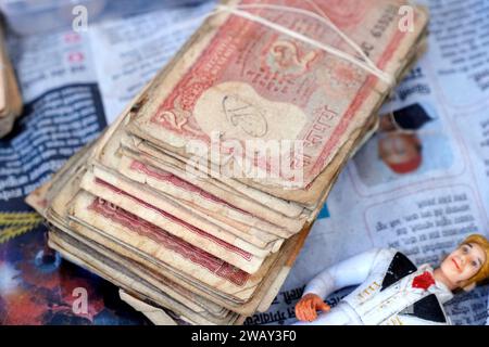 Seltene indische Vintage-Währung, Ein Hintergrund alter indischer Vintage-Geldscheine. Stockfoto