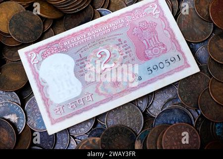 Seltene indische Vintage-Währung, Ein Hintergrund alter indischer Vintage-Geldscheine. Stockfoto