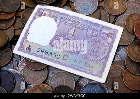 Seltene indische Vintage-Währung, Ein Hintergrund alter indischer Vintage-Geldscheine. Stockfoto