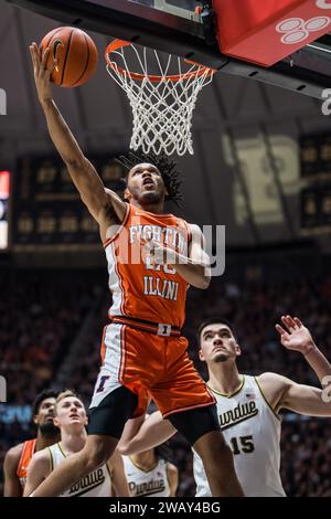 West Lafayette, Indiana, USA. Januar 2024. Illinois Guard TY RODGERS (20) mit einem Layup während des NCAA menÃs Basketballspiels zwischen Illinois und den Purdue Boilermakers am Freitag, 5. Januar 2024, in der Mackey Arena in West Lafayette, Ind (Kreditbild: © David Wegiel/ZUMA Press Wire) NUR REDAKTIONELLE VERWENDUNG! Nicht für kommerzielle ZWECKE! Stockfoto