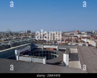 Blick von oben auf die Zentren Art Basel und Messe Basel. Stockfoto