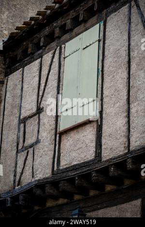 Mittelalterliches Haus in La Cite, mittelalterliche Zitadelle mit doppelwandigen Befestigungen, die größtenteils im Mittelalter im 13. Und 14. Jahrhundert gebaut wurden, Carcas Stockfoto