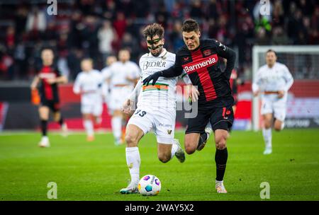 Leverkusen, Deutschland. Januar 2024. Marin Sverko (FCV) Patrik Schick (Leverkusen) Bayer Leverkusen - FC Venedig 07.01.2024 Copyright (nur für journ Stockfoto