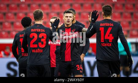 Leverkusen, Deutschland. Januar 2024. Torjubel: Adam Hlozek (Leverkusen), Granit Xhaka (Leverkusen), Patrik Schick (Leverkusen) Bayer Leverkusen - FC V Stockfoto