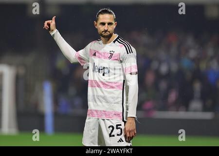 Salerno, Italien. Januar 2024. Adrien Rabiot von Juventus FC Gesten während des Fußballspiels der Serie A zwischen US Salernitana und Juventus FC im Arechi-Stadion in Salerno (Italien) am 7. Januar 2024. Quelle: Insidefoto di andrea staccioli/Alamy Live News Stockfoto