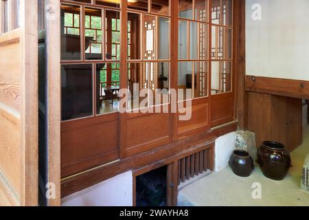 Im Inneren des Beak Inje House, einem traditionellen koreanischen Haus einer wohlhabenden Familie, Bukchon Village, Seoul, Südkorea Stockfoto