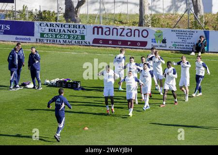 Cadiz, Spanien. Januar 2024. Cadiz, 01.07.2024, Estadio Antonio Barbadillo, niederländische Eredivisie, Fußballsaison 2023/2024. Trainingskamp Ajax, Freundschaft zwischen Ajax und Hannover'96, Aufwärmen von Ajax Credit: Pro Shots/Alamy Live News Stockfoto