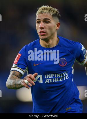 London, Großbritannien. Januar 2024 - Chelsea gegen Preston North End - FA Cup Runde 3 - Stamford Bridge. Chelsea's Enzo Fernandez in Aktion. Bildnachweis: Mark Pain / Alamy Live News Stockfoto