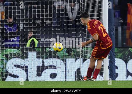 Rom, Italie. Januar 2024. Paulo Dybala of Roma erzielte 1-1 Treffer per Elfmeterschießen während des Fußballspiels der Serie A zwischen AS Roma und Atalanta BC am 7. Januar 2024 im Stadio Olimpico in Rom, Italien - Foto Federico Proietti/DPPI Credit: DPPI Media/Alamy Live News Stockfoto