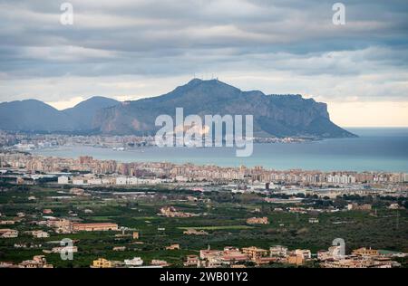 Panoramablick über die Stadt und die Bucht von Palermo, Sizilien, Italien Stockfoto