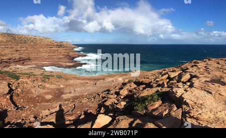 Panorama Pot Alley im Kalbarri National Park in Western Australia mit wunderschöner felsiger Küste am frühen Morgen mit Wellen im Ozean Stockfoto