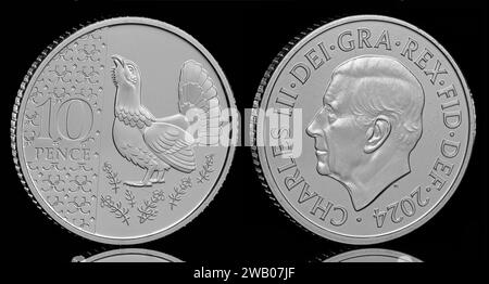 Die Auerhahn-10-Pence-Münze aus dem Definitive Annual Coin Set 2024 mit dem ersten Münzporträt von König Karl III. Von Martin Jennings Stockfoto