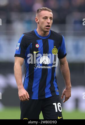 Mailand, Italien. Januar 2024. Davide Frattesi vom FC Internazionale sieht beim Spiel der Serie A bei Giuseppe Meazza in Mailand an. Der Bildnachweis sollte lauten: Jonathan Moscrop/Sportimage Credit: Sportimage Ltd/Alamy Live News Stockfoto