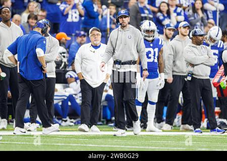 6. Januar 2024: Shane Steichen, Cheftrainer der Indianapolis Colts, steht am Rande der NFL-Spiele gegen die Houston Texans im Lucas Oil Stadium in Indianapolis, Indiana. John Mersits/CSM. Stockfoto