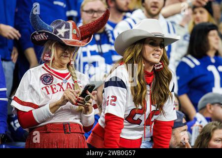 6. Januar 2024: Die Fans der Houston Texans bejubeln ihr Team während des Spiels der NFL gegen die Indianapolis Colts im Lucas Oil Stadium in Indianapolis, Indiana. John Mersits/CSM. Stockfoto