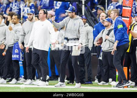 6. Januar 2024: Shane Steichen, Cheftrainer der Indianapolis Colts, steht am Rande der NFL-Spiele gegen die Houston Texans im Lucas Oil Stadium in Indianapolis, Indiana. John Mersits/CSM. Stockfoto