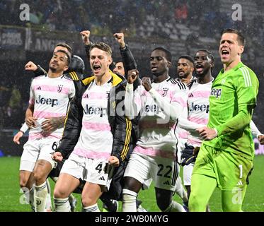 Salerno, Italien. Januar 2024. Die Spieler des FC Juventus feiern am Ende der italienischen Serie Ein Fußballspiel zwischen Salernitana und dem FC Juventus in Salerno, Italien, am 7. Januar 2024. Quelle: Federico Tardito/Xinhua/Alamy Live News Stockfoto