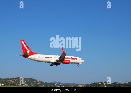 Corendon Airlines Boeing 737-8F2 9H-TJA landet am Flughafen Ioannis Kapodistris, Korfu, Griechenland Stockfoto