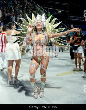 Rio de Janeiro, Rio de Janeiro, Brasilien. Januar 2024. RIO DE JANEIRO (SP), 07/2024 - KARNEVAL/UNITOS/PORTO da PEDRA/RESAYS - die Samba School Unidos do Porto da Pedra hat ihre Probe in Marques de Sapucai mit der Trommelkönigin Tati Minerato und der Muse Erica Schneider und Giovanna Cordeiro abgehalten. (Foto: Onofre Veras/Thenews2/Zumapress) (Credit Image: © Picasa/TheNEWS2 via ZUMA Press Wire) NUR REDAKTIONELLE VERWENDUNG! Nicht für kommerzielle ZWECKE! Stockfoto