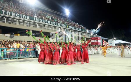 Rio de Janeiro, Rio de Janeiro, Brasilien. Januar 2024. RIO DE JANEIRO (SP), 07/2024 - KARNEVAL/UNITOS/PORTO da PEDRA/RESAYS - die Samba School Unidos do Porto da Pedra hat ihre Probe in Marques de Sapucai mit der Trommelkönigin Tati Minerato und der Muse Erica Schneider und Giovanna Cordeiro abgehalten. (Foto: Onofre Veras/Thenews2/Zumapress) (Credit Image: © Picasa/TheNEWS2 via ZUMA Press Wire) NUR REDAKTIONELLE VERWENDUNG! Nicht für kommerzielle ZWECKE! Stockfoto