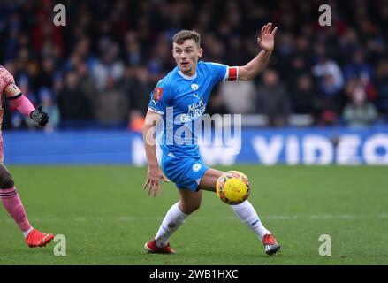 Peterborough, Großbritannien. Januar 2024. Harrison Burrows (PU) beim Spiel der dritten Runde des Peterborough United gegen Leeds United Emirates FA Cup im Weston Homes Stadium, Peterborough, Cambridgeshire, am 7. Januar 2024. Quelle: Paul Marriott/Alamy Live News Stockfoto