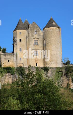 Festung von Salignac (11. – 15. Jahrhundert) in Périgord Noir bei Sarlat. Architektur, Geschichte, Landschaft und ländliche Natur, Umwelt, Touri Stockfoto