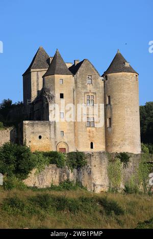 Festung von Salignac (11. – 15. Jahrhundert) in Périgord Noir bei Sarlat. Architektur, Geschichte, Landschaft und ländliche Natur, Umwelt, Touri Stockfoto