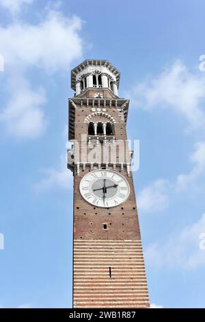 Lamberti-Turm, Torre dei Lamberti, Piazza delle Erbe, Verona, Veneto, Veneto, Italien Stockfoto