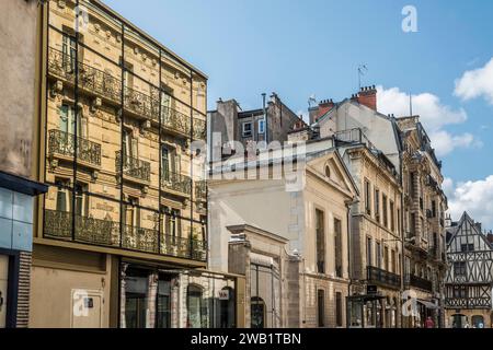 Gasse in der Altstadt, Dijon, Departement Cote d'Or, Bourgogne-Franche-Comte, Burgund, Frankreich Stockfoto