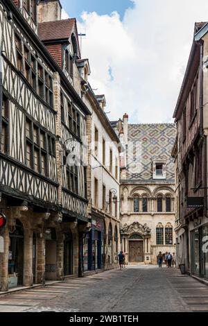 Gasse in der Altstadt, Dijon, Departement Cote d'Or, Bourgogne-Franche-Comte, Burgund, Frankreich Stockfoto