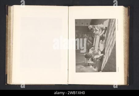 Zwei Mädchen blasen Seifenblasen, Mathilde weil, um 1898 - in oder vor 1903 photomechanischer Druck Berliner Papiermädchen (Kind zwischen Kleinkind und Jugend). Blasenblasen (Spiele für Kinder) Stockfoto