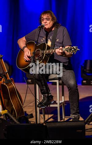 Cottbus, Deutschland. Januar 2024. Ex-Puhdys Frontmann Dieter 'Maschine' Birr wird mit seiner Sendung 'Maschine intim - Lieder für Generationen' auf der Bühne sein. Vermerk: Frank Hammerschmidt/dpa/Alamy Live News Stockfoto