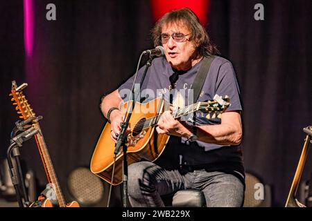 Cottbus, Deutschland. Januar 2024. Ex-Puhdys Frontmann Dieter 'Maschine' Birr wird mit seiner Sendung 'Maschine intim - Lieder für Generationen' auf der Bühne sein. Vermerk: Frank Hammerschmidt/dpa/Alamy Live News Stockfoto