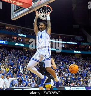 Seton Hall Pirates Guard Dre Davis (14) taucht in der zweiten Halbzeit gegen die Marquette Golden Eagles während eines Big East Basketball Matchups im Prudential Center in Newark, New Jersey am Samstag, den 6. Januar 2024. Duncan Williams/CSM Stockfoto