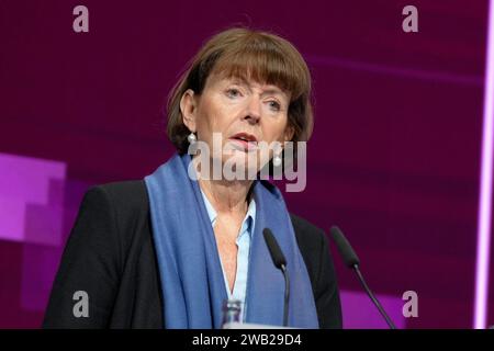 DBB - Beamtenbund und Tarifunion Jahrestagung 2024 Oberbuergermeisterin Henriette Reker bei Ihrer Rede im Rahmen der dbb Jahrestagung 2024, Beamtenbund und tarifunion im Congress Center der Koelnmesse, Köln, 08.01.2024 Köln Nordrhein-Westfalen Deutschland *** DBB Beamtenbund und Tarifunion Jahrestagung 2024 Bürgermeisterin Henriette Reker während ihrer Rede auf der dbb Jahrestagung 2024, Beamtenbund und tarifunion im Kongresszentrum Köln, 08 01 2024 Köln Nordrhein-Westfalen Deutschland Stockfoto