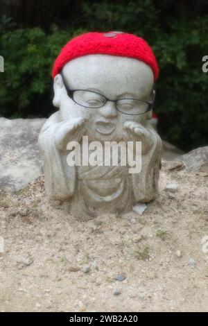 Statuen zum Gedenken an ungeborene Kinder auf der Insel Miyajima in der Nähe von Hiroshima, Japan Stockfoto