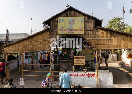 der heilige hindugott om banna Tempel aus flachem Winkel aus flachem Winkel wurde am 23. November in Shri OM Banna und Bullet Baba jodhpur rajasthan indien aufgenommen Stockfoto