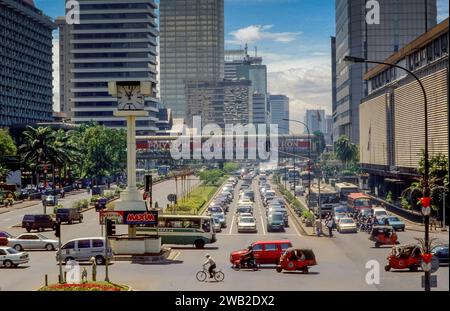 Indonesien, Jakarta. Verkehr auf der Jalan Thamrin Avenue Stockfoto