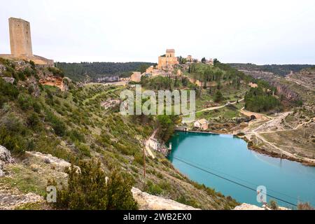 Die historische Stadt Alarcon und die Jucar-Schlucht in der Region Cuenca, Spanien Stockfoto