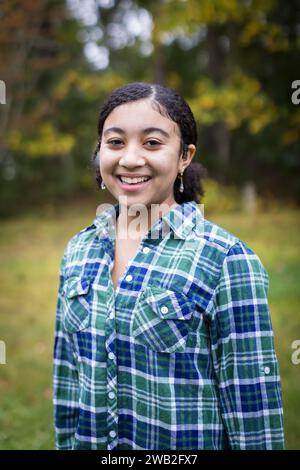 Porträt eines lächelnden Teenager-Mädchens Stockfoto