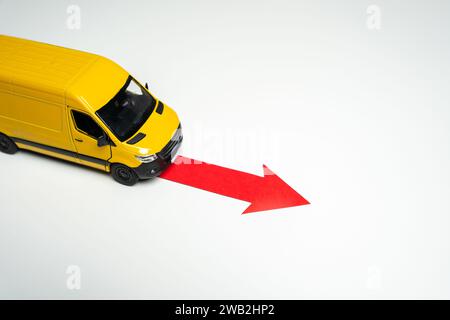 Lieferwagen und Vorwärtspfeil. Effizienz, Geschwindigkeit und Zuverlässigkeit in Transport und Logistik. Lieferung von Waren und Dienstleistungen. E-Commerce, Einzelhandel, Stockfoto