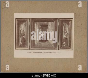 Fotoproduktion eines Gemäldes von Jan van Eyck, Maria mit Kind zwischen dem Erzengel Michaël und der Heiligen Katharina, um 1875 - um 1900 Fotografie Gemäldegalerie Alte Meisterefter Gemälde von: Europa Karton. Fotografischer Trägeralbumendruck Madonna: D.h. Maria mit dem Christkind. Der Erzengel Michael (oft in Rüstung mit Schwert oder Lanze). Die jungfräuliche Märtyrerin Katharina von Alexandria; mögliche Attribute: Buch, Krone, Kaiser Maxentius, Palmzweig, Ring, Schwert, Rad Gemäldegalerie Alte Meister Stockfoto