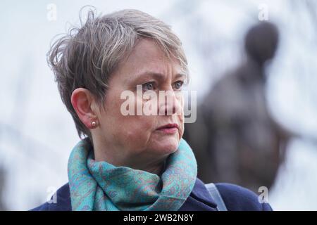 London, Großbritannien. 8. Januar 2024. Yvette Cooper, Shadow Home Sekretärin und Labour-Abgeordneter für Normanton, Pontefract und Castleford in Westminster gesehen. Quelle: amer Gazzal/Alamy Live News Stockfoto