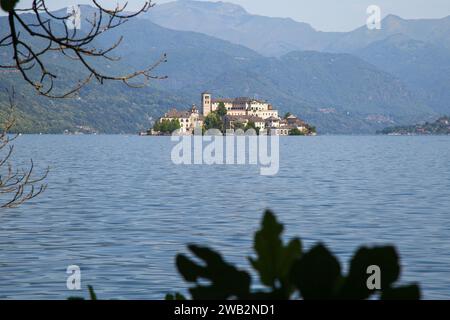 Vista Panoramica dell 'Isola di San Giulio sul Lago d' Orta in Piemont Stockfoto