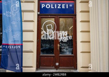 20240108 Eroeffnung Landespolizeidirektion Wien Info Store WIEN, OESTERREICH - 08. JAENNER: Pressekonferenz anlaesslich der offiziellen Eroeffnung des Landespolizeidirektion Wien Info Stores, die Beratungsstelle für er am Polizeiberuf interessierte Personen am 08. Jaenner 2024 in Wien, Oesterreich. 240108 SEPA 17 036 Copyright: XIsabellexOuvrardx SEPAxMedia Stockfoto