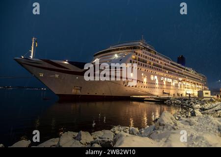 P & O Aurora legte auf seiner Weihnachtskreuzfahrt 2023 in Alta, Norwegen, an. Stockfoto