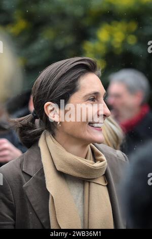 Paris, Paraguay. Januar 2024. Die französische Sportministerin Amelie Oudea-Castera sieht bei einem Besuch zur Eröffnung der 2024 Ausstellung "L'Etat pour les jeux de Paris 2024" in der Präfektur der Region Ile-de-France in Paris am 8. Januar 2024 zu. Foto: Firas Abdullah/ABACAPRESS.COM Credit: Abaca Press/Alamy Live News Stockfoto